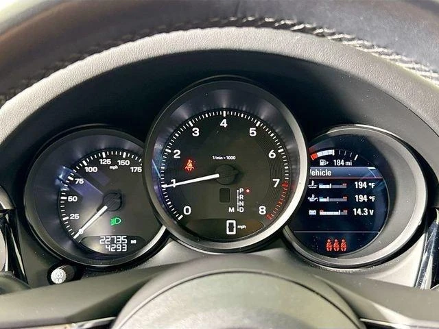 2023 Porsche Macan - Image 13 of 20