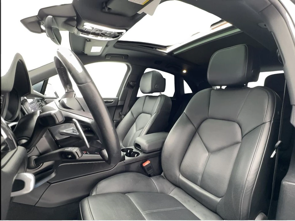 2023 Porsche Macan - Image 19 of 21