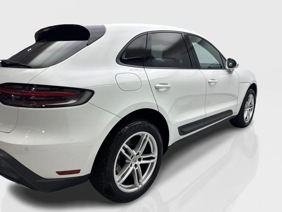 2023 Porsche Macan - Image 13 of 31
