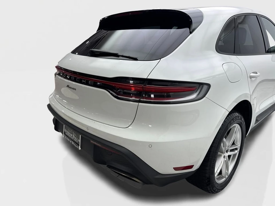 2023 Porsche Macan - Image 18 of 31