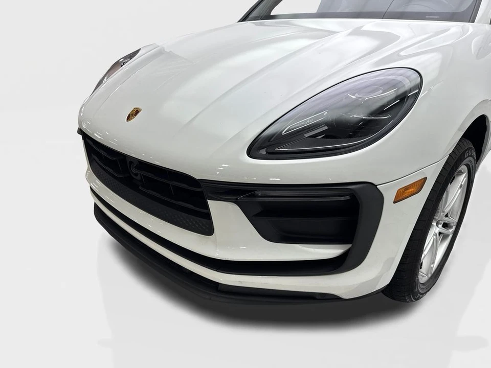 2023 Porsche Macan - Image 16 of 31
