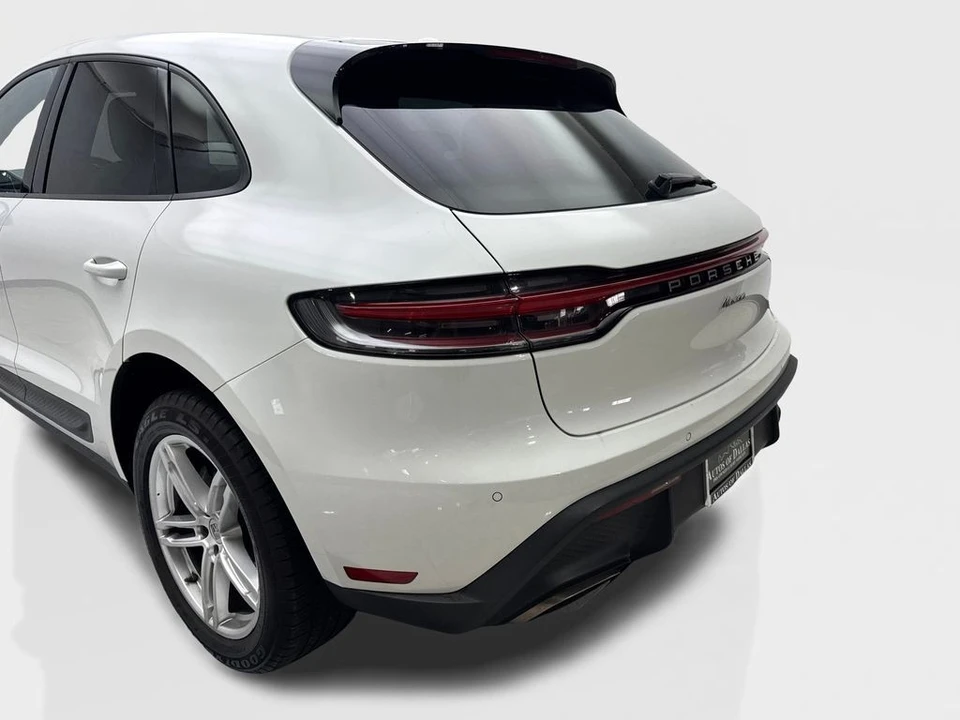 2023 Porsche Macan - Image 19 of 31