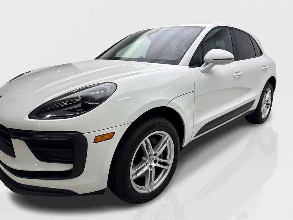 2023 Porsche Macan - Image 11 of 31