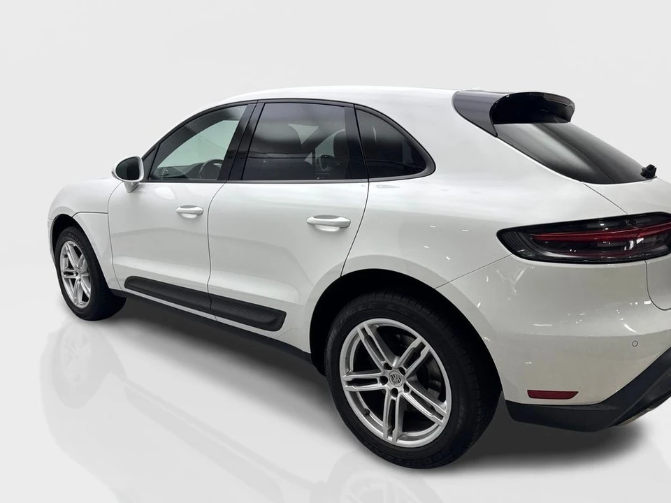 2023 Porsche Macan - Image 14 of 31