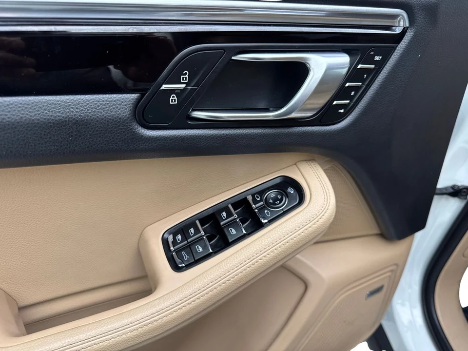 2023 Porsche Macan - Image 31 of 31