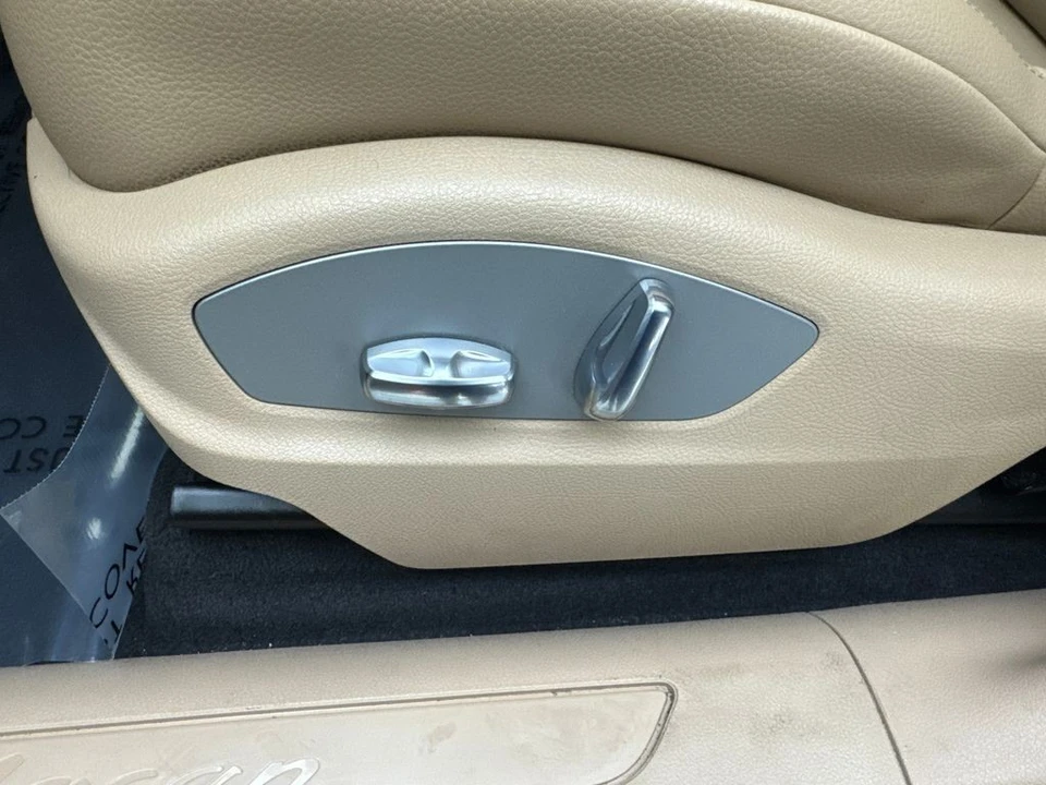 2023 Porsche Macan - Image 28 of 31