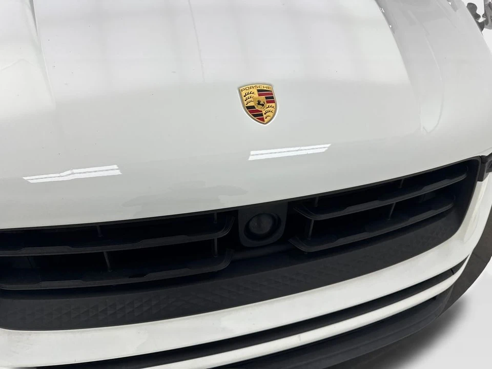 2023 Porsche Macan - Image 24 of 31