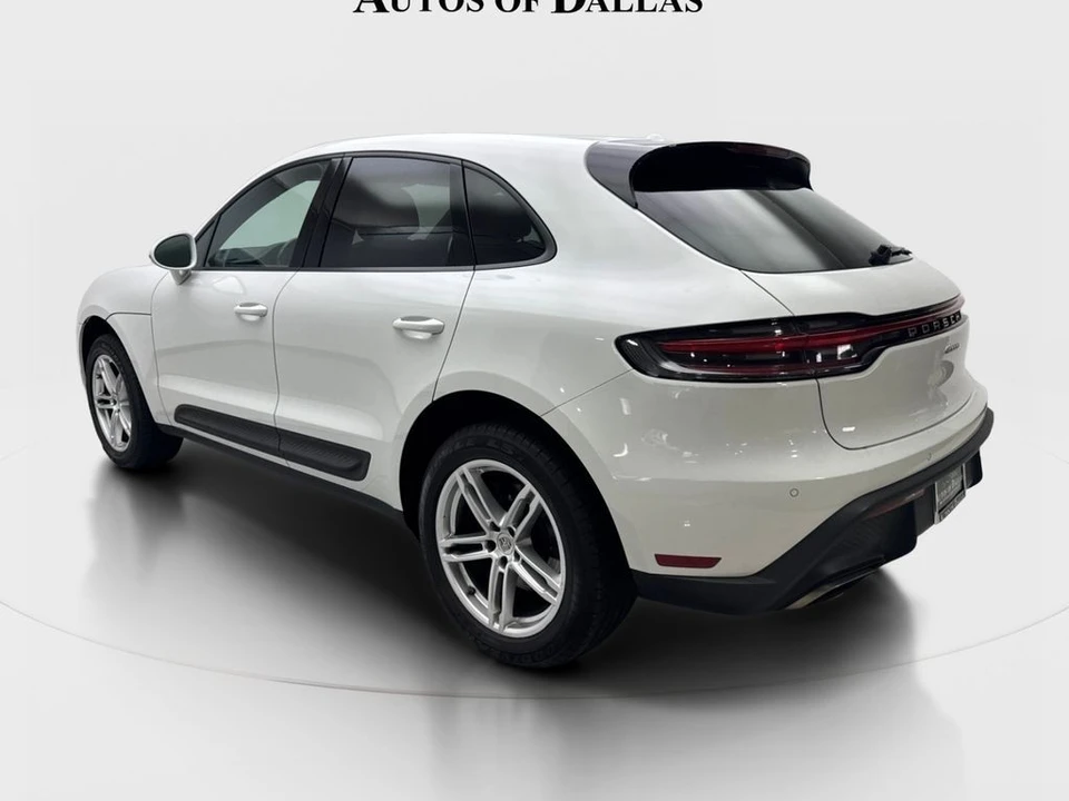 2023 Porsche Macan - Image 9 of 31
