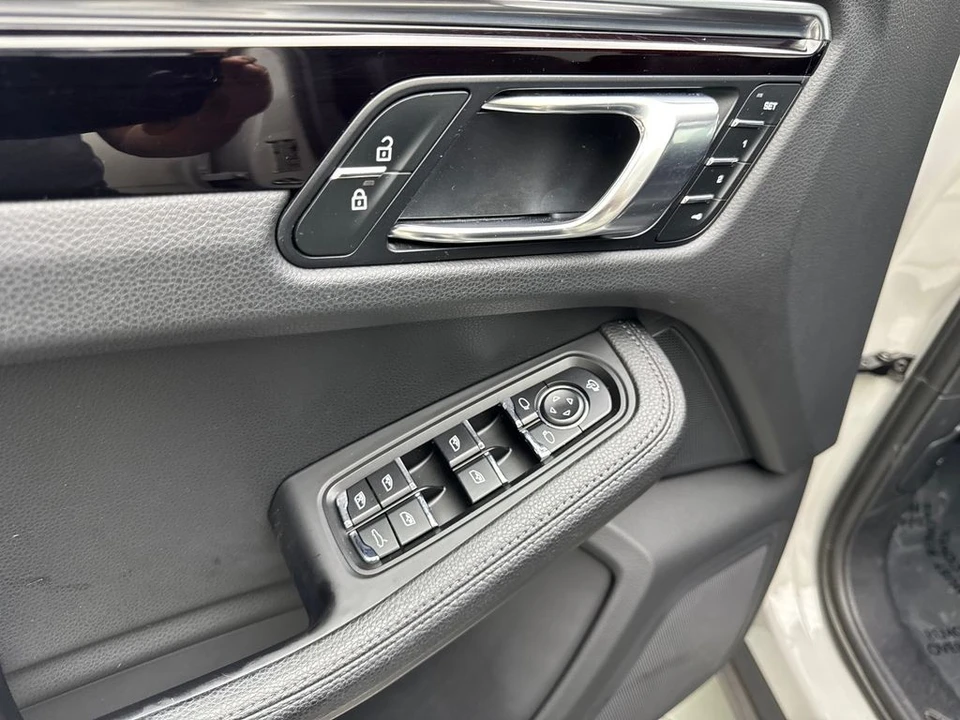 2023 Porsche Macan - Image 31 of 31