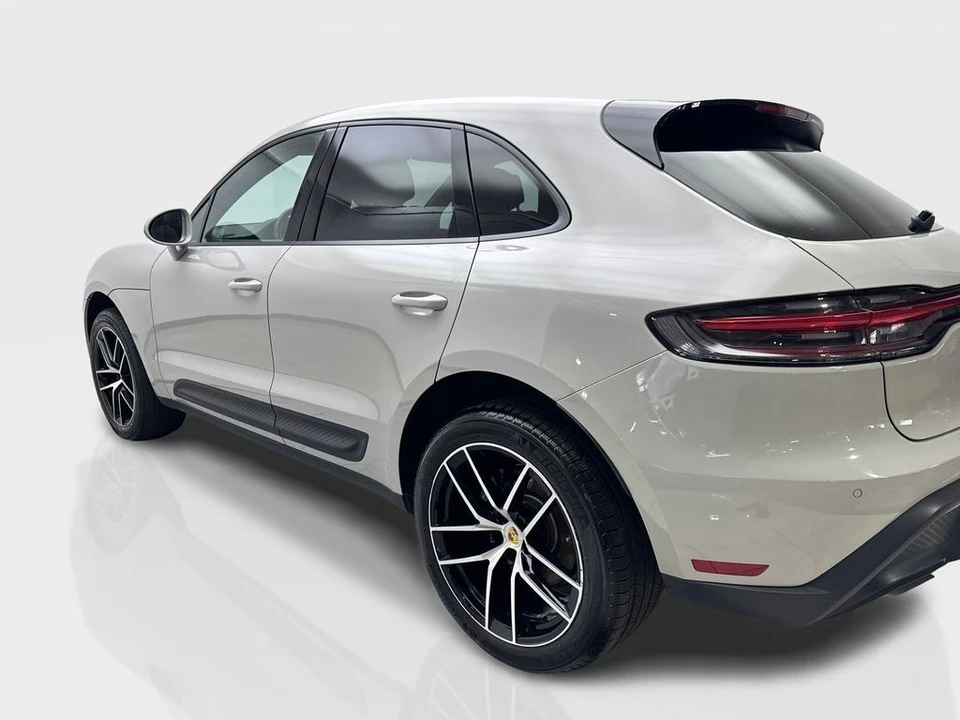2023 Porsche Macan - Image 14 of 21