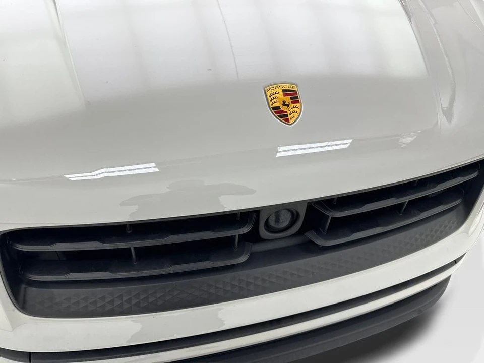 2023 Porsche Macan - Image 24 of 31