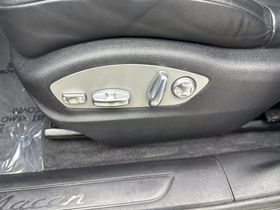 2023 Porsche Macan - Image 28 of 31