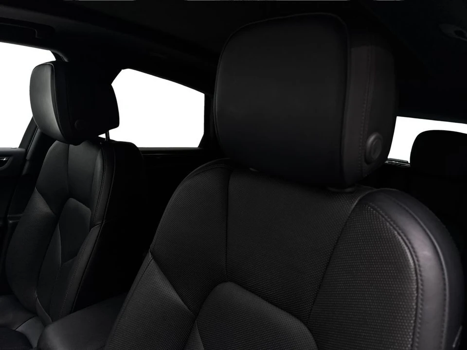 2023 Porsche Macan - Image 26 of 31