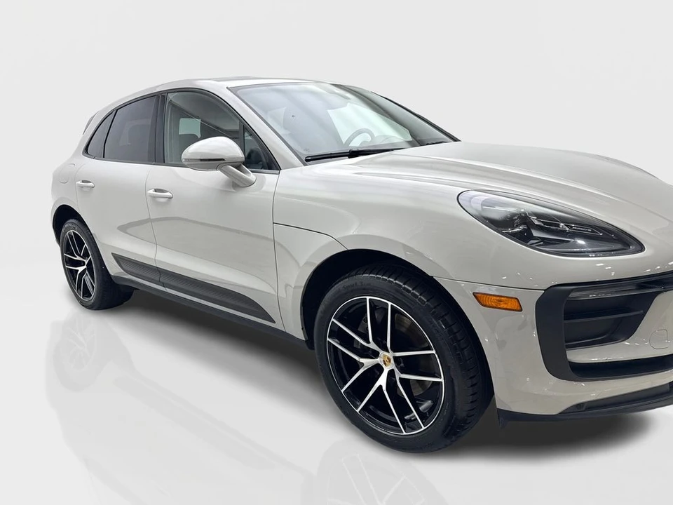 2023 Porsche Macan - Image 12 of 31