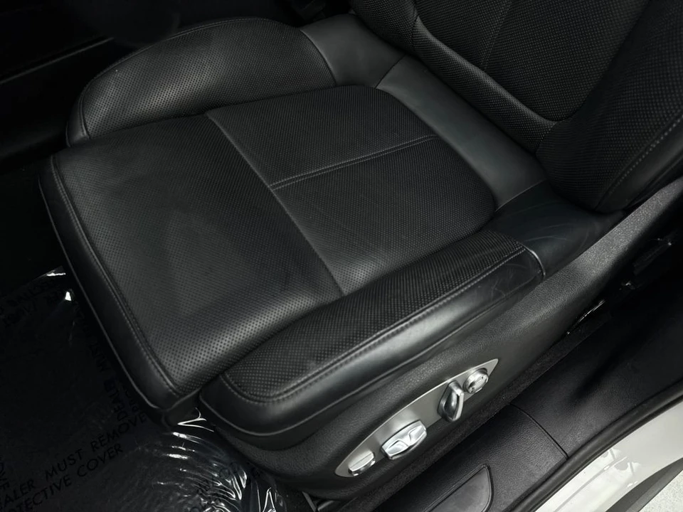 2023 Porsche Macan - Image 27 of 31