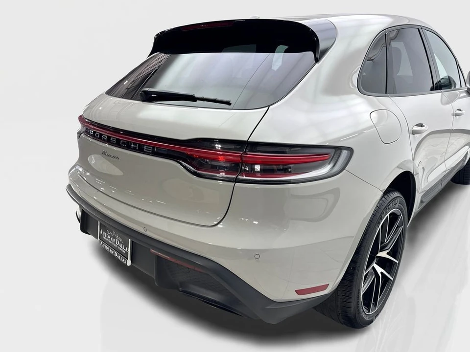 2023 Porsche Macan - Image 18 of 21