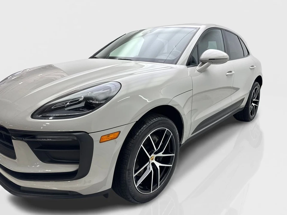 2023 Porsche Macan - Image 11 of 31