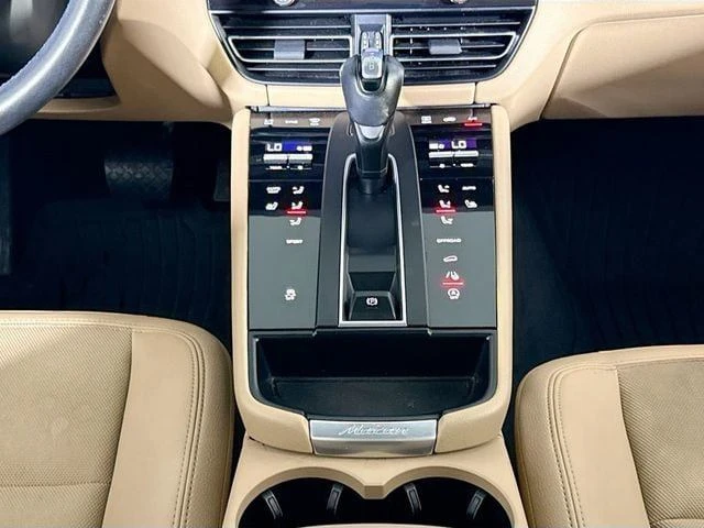2023 Porsche Macan - Image 16 of 20