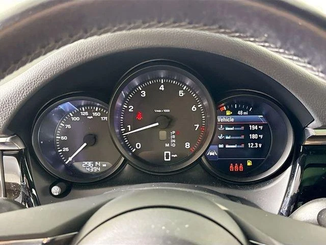 2023 Porsche Macan - Image 13 of 20