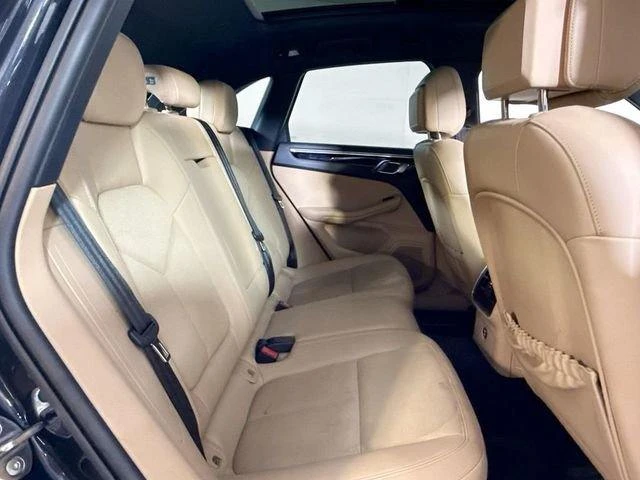 2023 Porsche Macan - Image 19 of 20