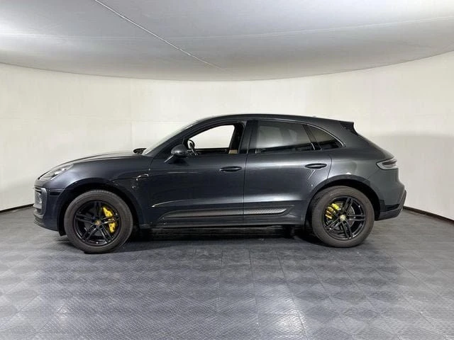 2023 Porsche Macan - Image 2 of 20