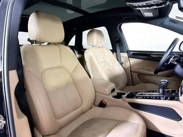 2023 Porsche Macan - Image 18 of 20