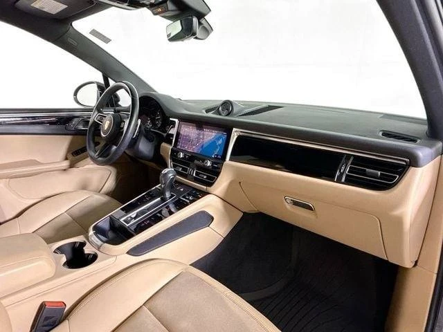 2023 Porsche Macan - Image 17 of 20