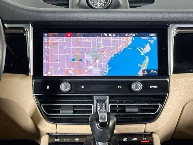 2023 Porsche Macan - Image 15 of 20