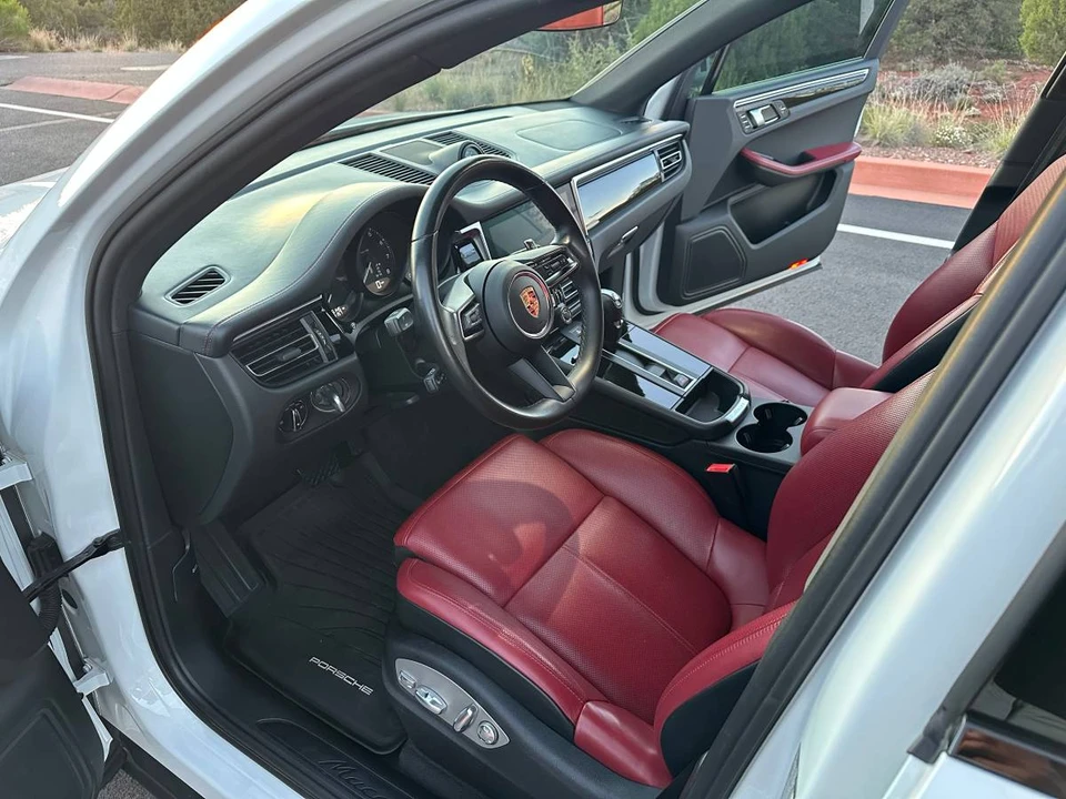 2023 Porsche Macan - Image 13 of 24