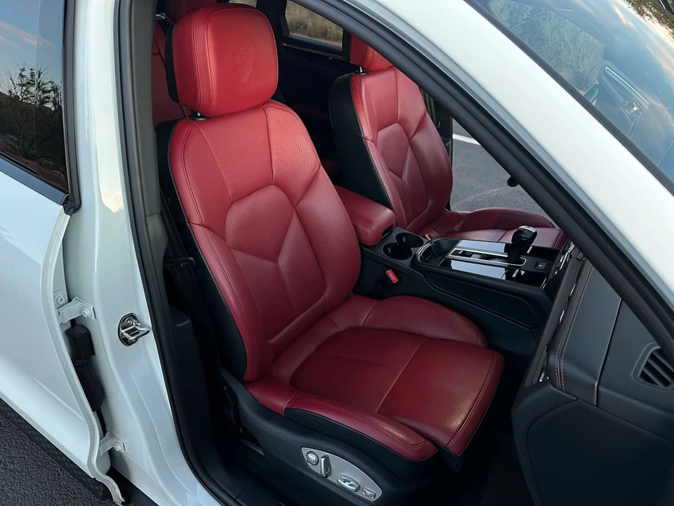 2023 Porsche Macan - Image 16 of 24