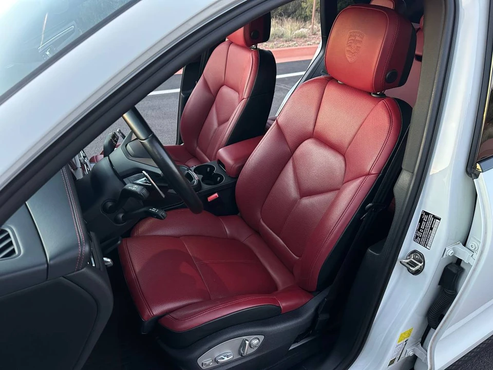 2023 Porsche Macan - Image 14 of 24