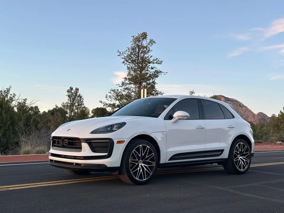 2023 Porsche Macan - Image 10 of 24