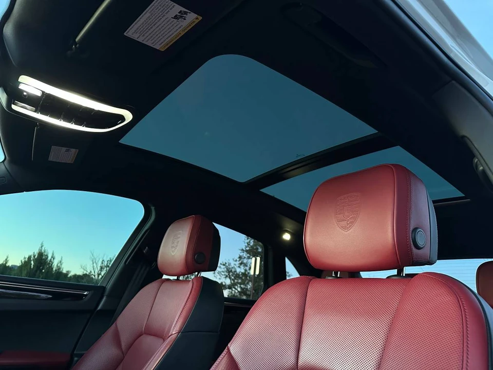 2023 Porsche Macan - Image 20 of 24