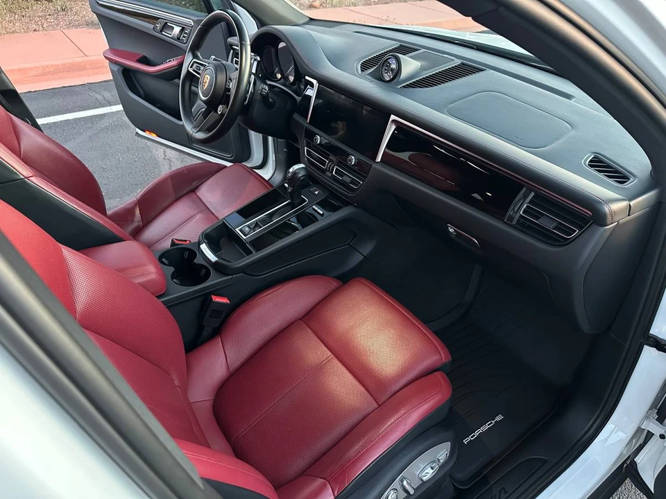 2023 Porsche Macan - Image 15 of 24