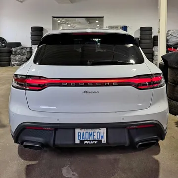 2023 Porsche Macan Premium Plus