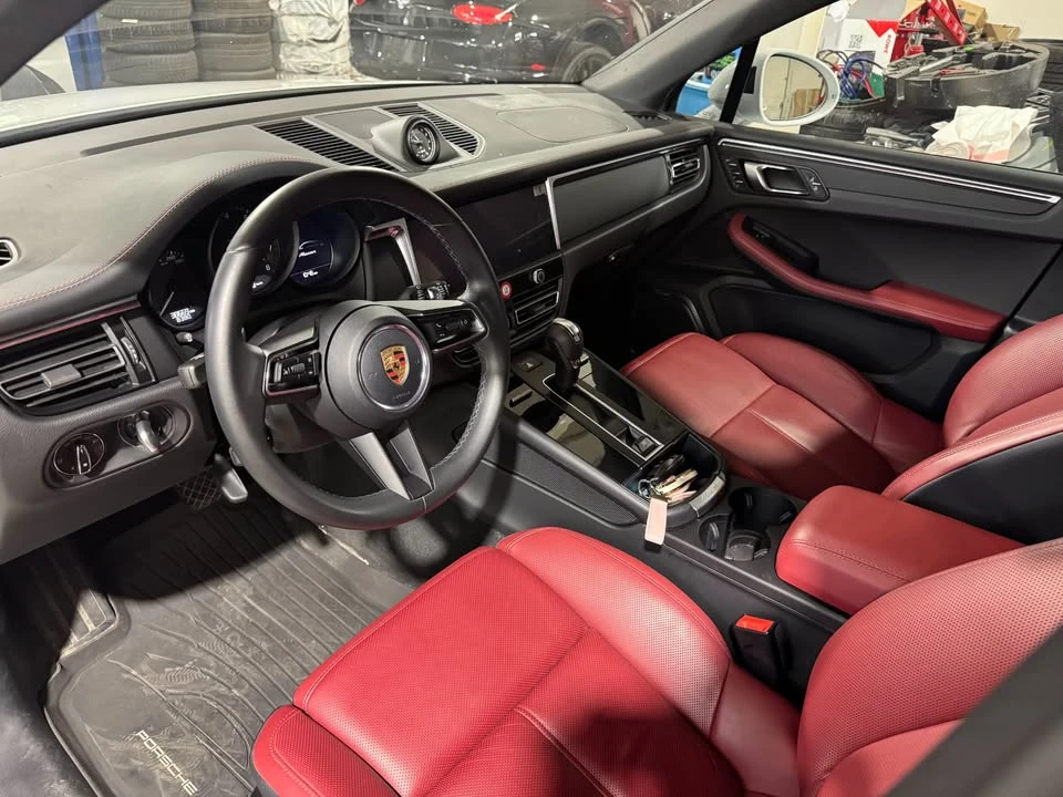 2023 Porsche Macan T - Image 4 of 11