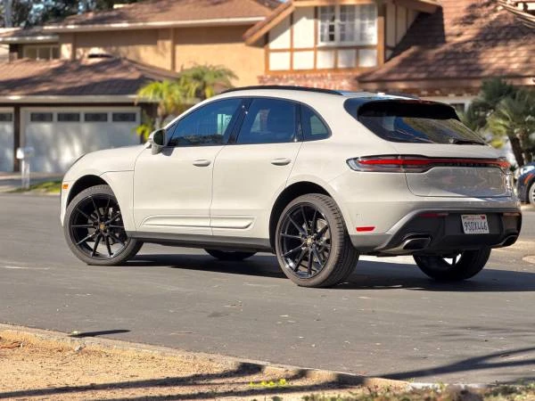 2023 Porsche Macan - Image 2 of 14