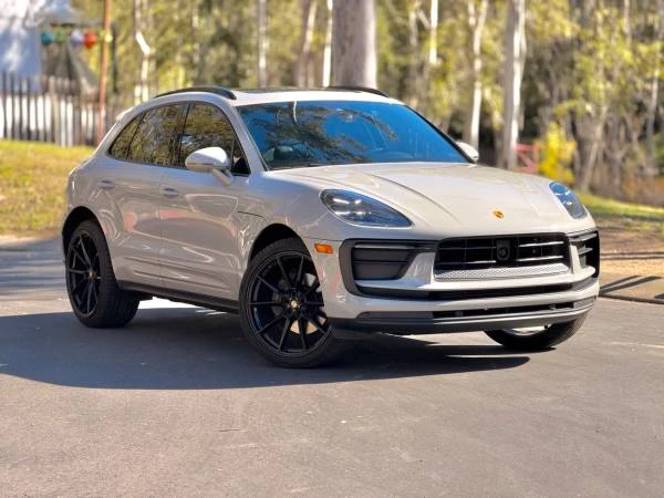 2023 Porsche Macan - Image 13 of 14