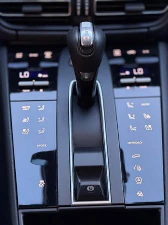 2023 Porsche Macan - Image 6 of 14