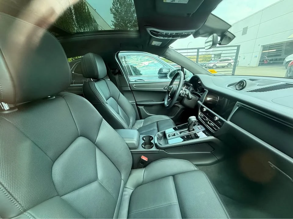 2023 Porsche Macan T - Image 4 of 7