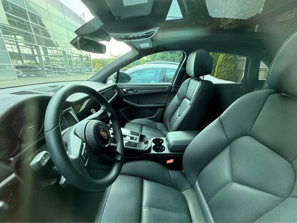 2023 Porsche Macan T - Image 6 of 7