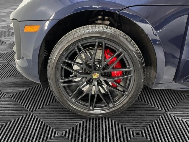 2023 Porsche Macan GTS - Image 9 of 12
