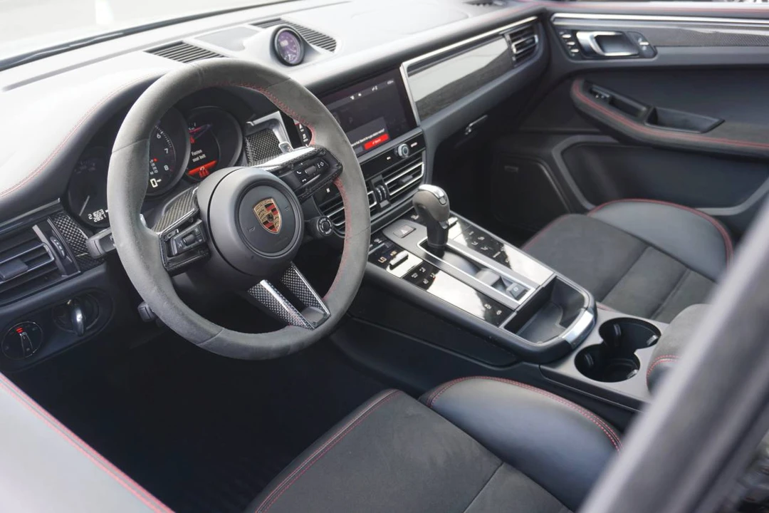 2023 Porsche Macan GTS - Image 4 of 5