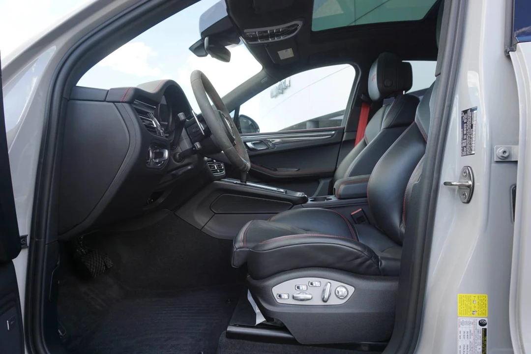 2023 Porsche Macan GTS - Image 5 of 5