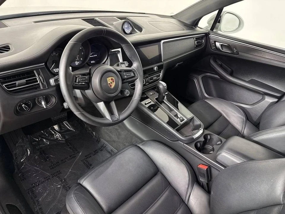 2023 Porsche Macan GTS - Image 4 of 5