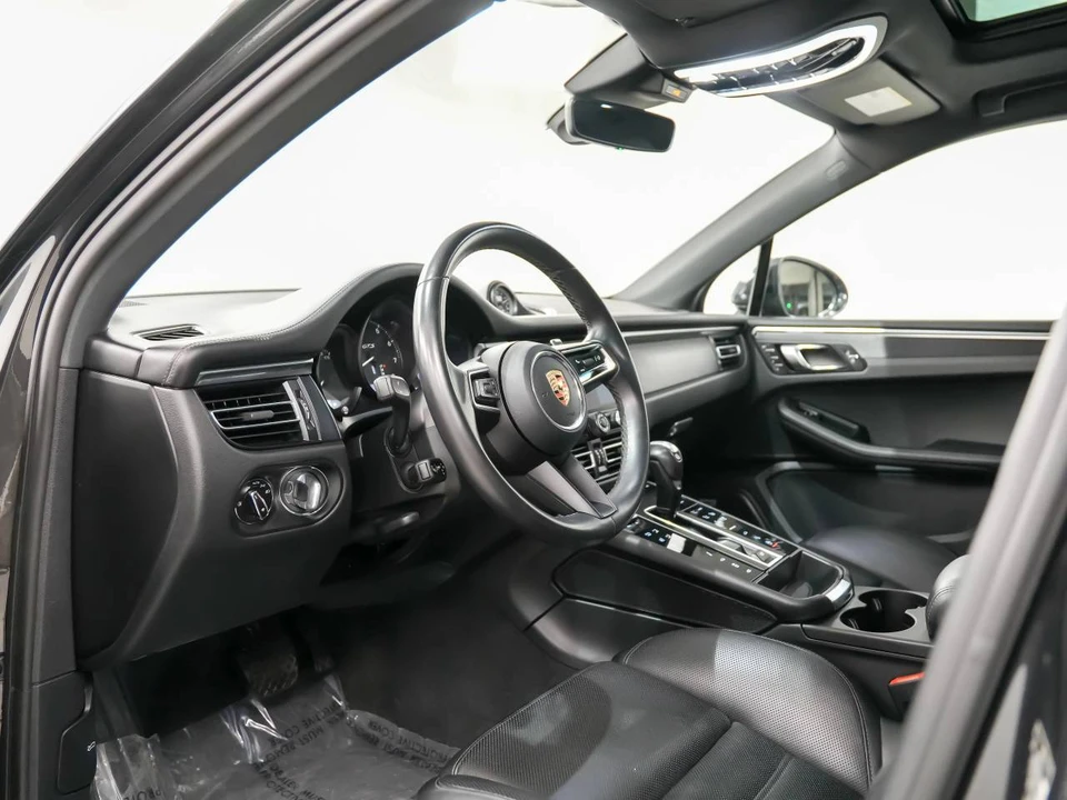 2023 Porsche Macan GTS - Image 4 of 5