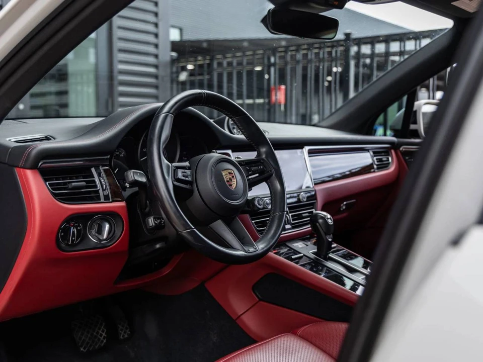 2023 Porsche Macan GTS - Image 4 of 5