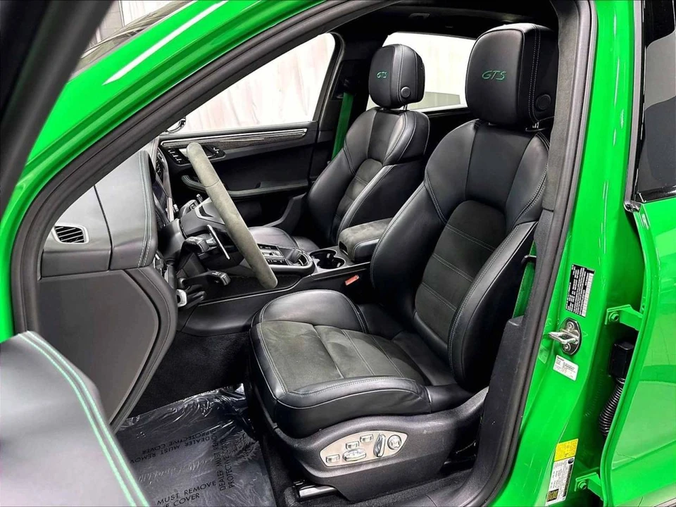 2023 Porsche Macan GTS - Image 5 of 5