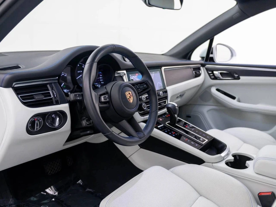 2023 Porsche Macan GTS - Image 4 of 5