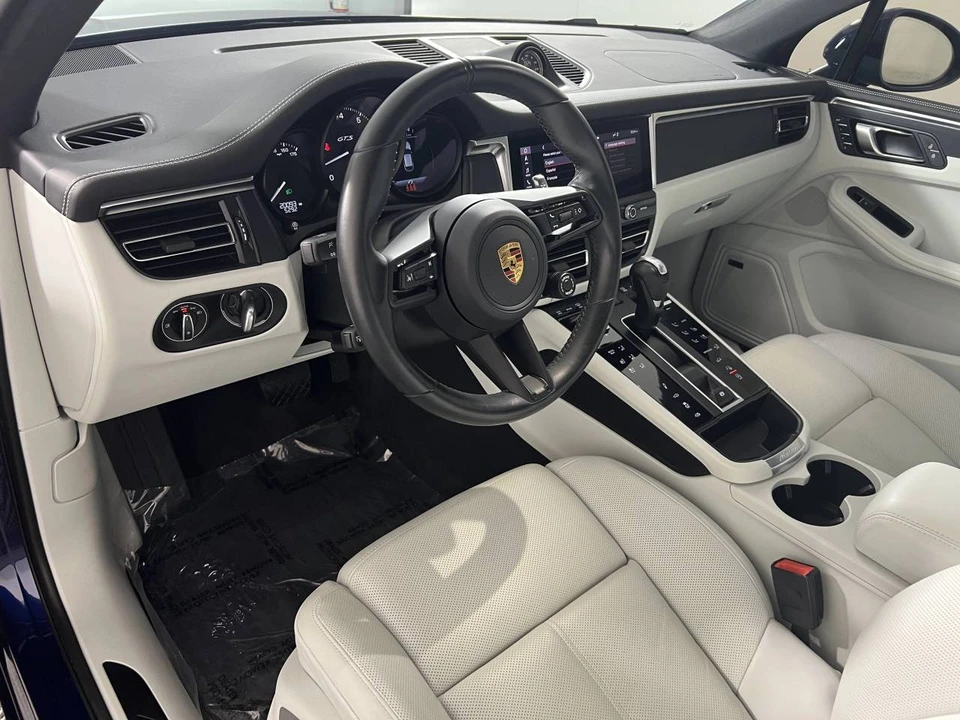2023 Porsche Macan GTS - Image 4 of 5